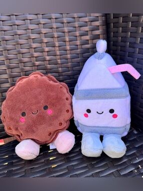 Hallmark Better Together Milk and Cookie Magnetic Plush set